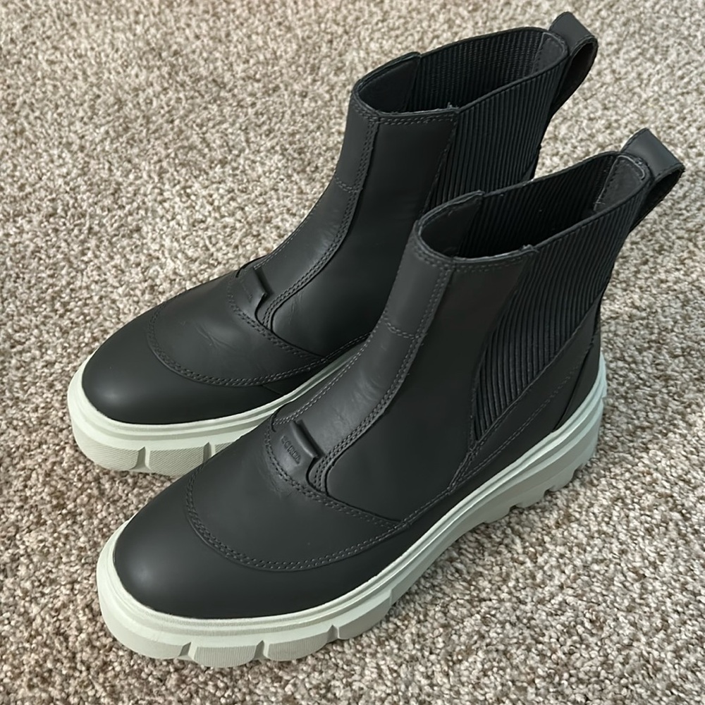 Sorel women’s boots size 9